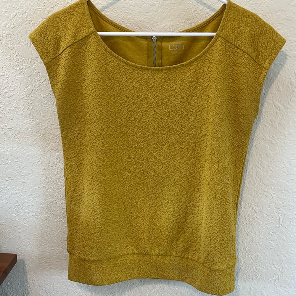 Loft cap sleeve top, gold textured fabric, size XS